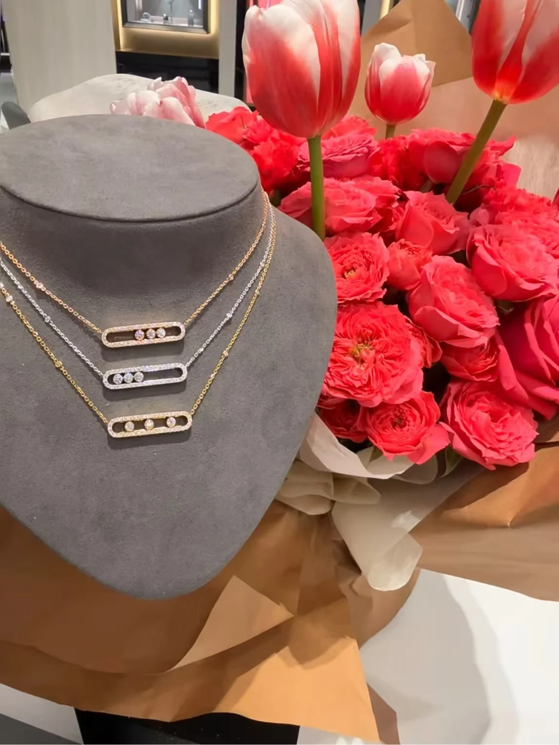 2025 High Quality S925 Sterling Silver Women's Pendant Necklace, Three Movable Diamonds as Beautiful as the Three Stars in your
2025 High Quality S925 Sterling Silver Women's Pendant Necklace, Three Movable Diamonds as Beautiful as the Three Stars in your