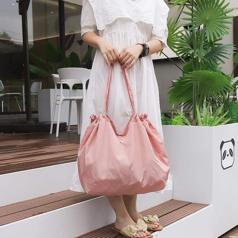 Fashion Foldable Shopping Bag Environmental Protection Large Capacity Supermarket Shopping Portable Folding Bag Out Handbag
Fashion Foldable Shopping Bag Environmental Protection Large Capacity Supermarket Shopping Portable Folding Bag Out Handbag