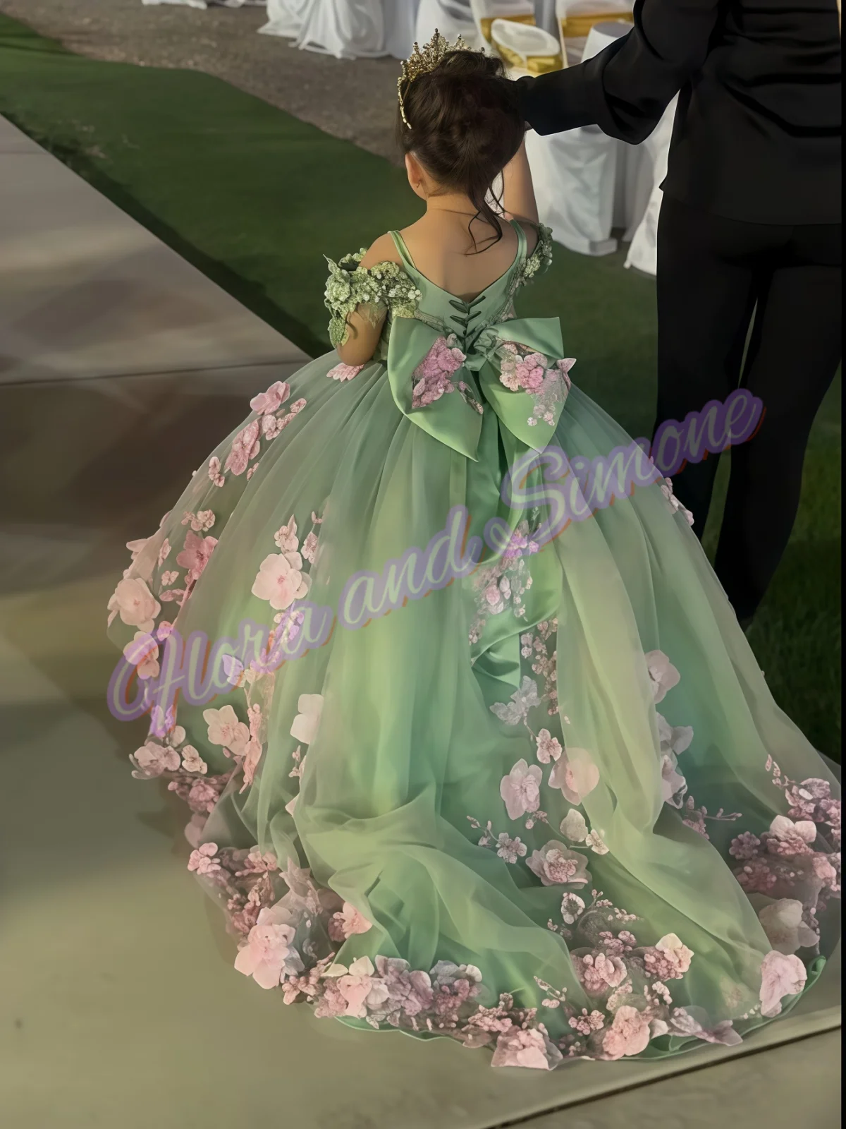 Роскошное детское платье для девочек: белое, с бисером, из атласа, пышное, до колен, для свадьбы, дня рождения, праздника, бала
Роскошное детское платье для девочек: белое, с бисером, из атласа, пышное, до колен, для свадьбы, дня рождения, праздника, бала