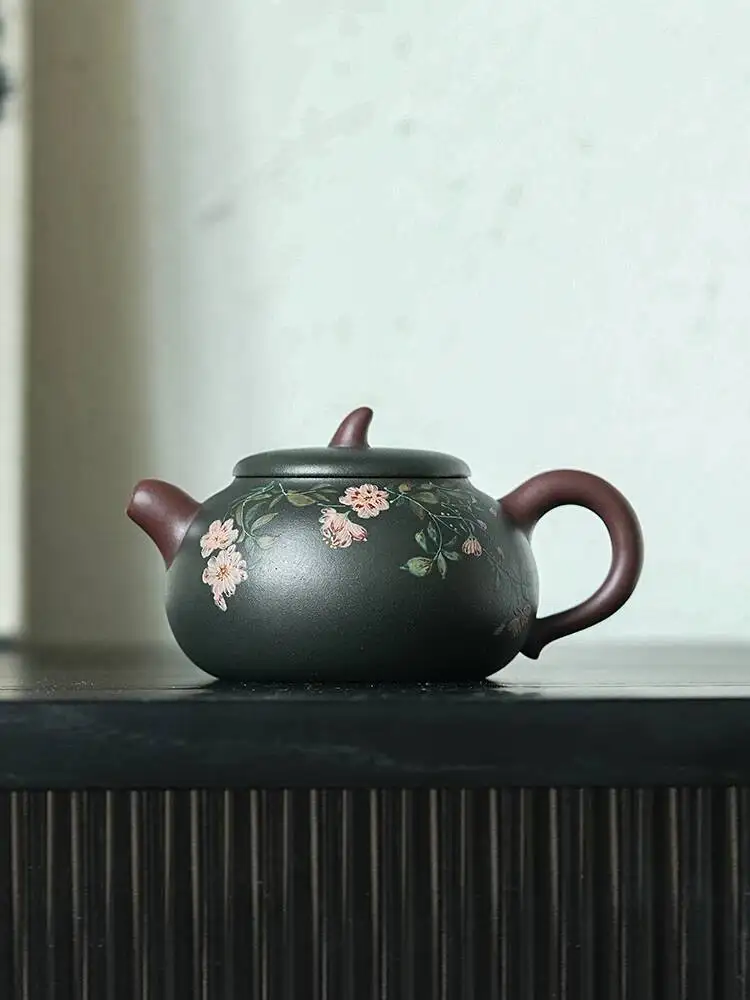 Yihu Chun High-End Yixing Purple Teapot, Handmade By Famous Artist Ma Fangyuan, Pink Clay Hand-Painted Eggplant-Shaped Teapot
Yihu Chun High-End Yixing Purple Teapot, Handmade By Famous Artist Ma Fangyuan, Pink Clay Hand-Painted Eggplant-Shaped Teapot