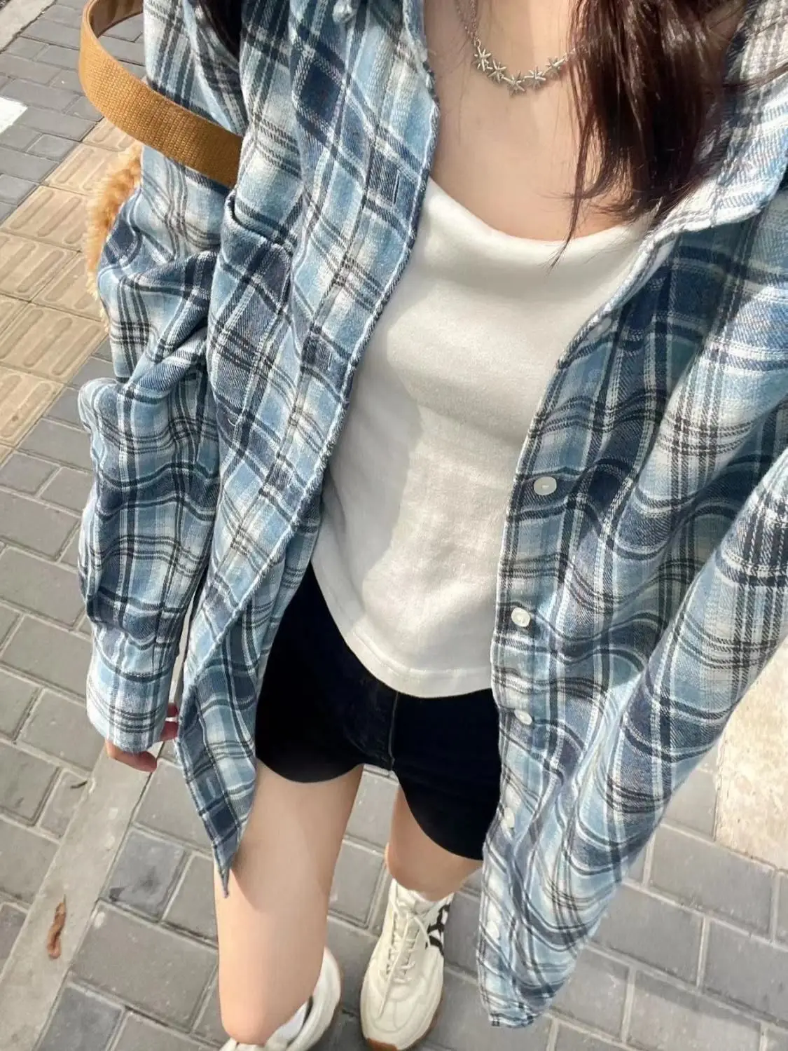 Dress shirt The 2025 New forest-themed trendy blue checkered shirts for Women is a loose and casual mid-length shirt outerwear
Dress shirt The 2025 New forest-themed trendy blue checkered shirts for Women is a loose and casual mid-length shirt outerwear