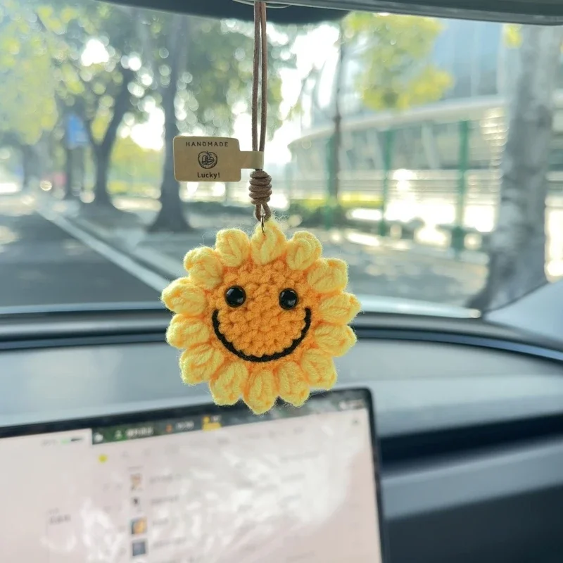 Original smiley face sunflower double-sided hand-woven wool car car cute female car rearview mirror pendant
Original smiley face sunflower double-sided hand-woven wool car car cute female car rearview mirror pendant