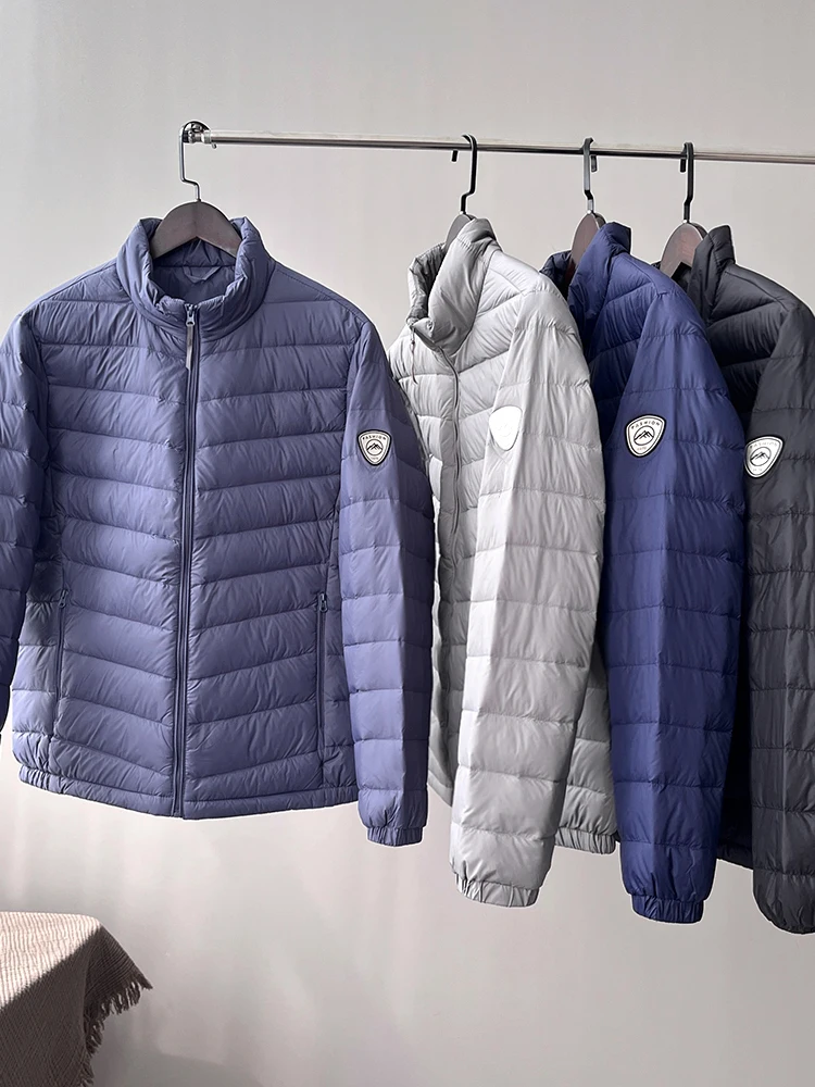 Мужская классическая легкая пуховая куртка с воротником-стойкой, зимнее пальто, теплая, приталенная, из нейлоновой ткани, для активного отдыха, повседневная, на молнии
Мужская классическая легкая пуховая куртка с воротником-стойкой, зимнее пальто, теплая, приталенная, из нейлоновой ткани, для активного отдыха, повседневная, на молнии