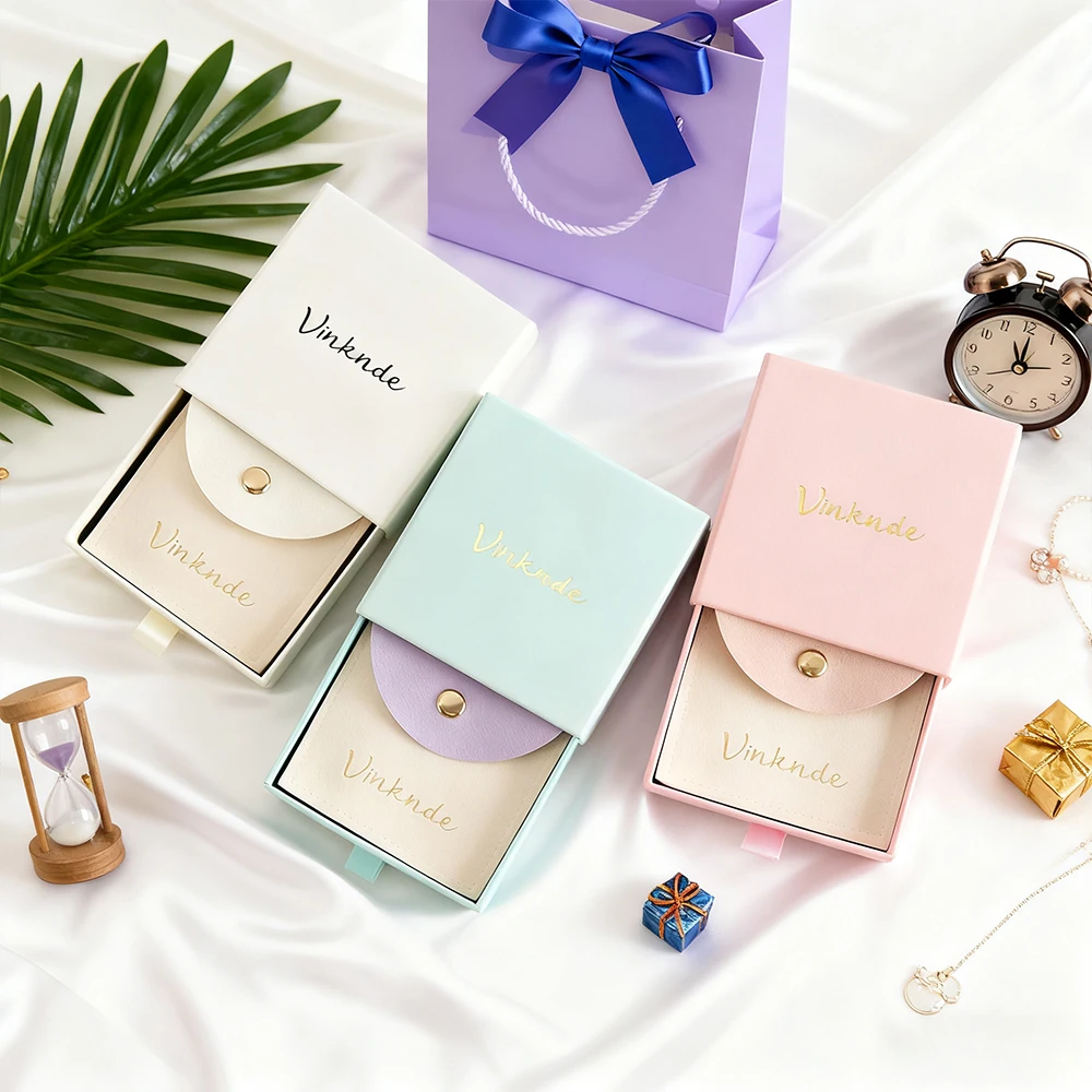 High Quality 10x10x2.5cm Luxury Slide Out Drawer Gift Jewelry Packaging Box Ring Earrings Necklace Boxes with 9x9cm Snap Bag
High Quality 10x10x2.5cm Luxury Slide Out Drawer Gift Jewelry Packaging Box Ring Earrings Necklace Boxes with 9x9cm Snap Bag