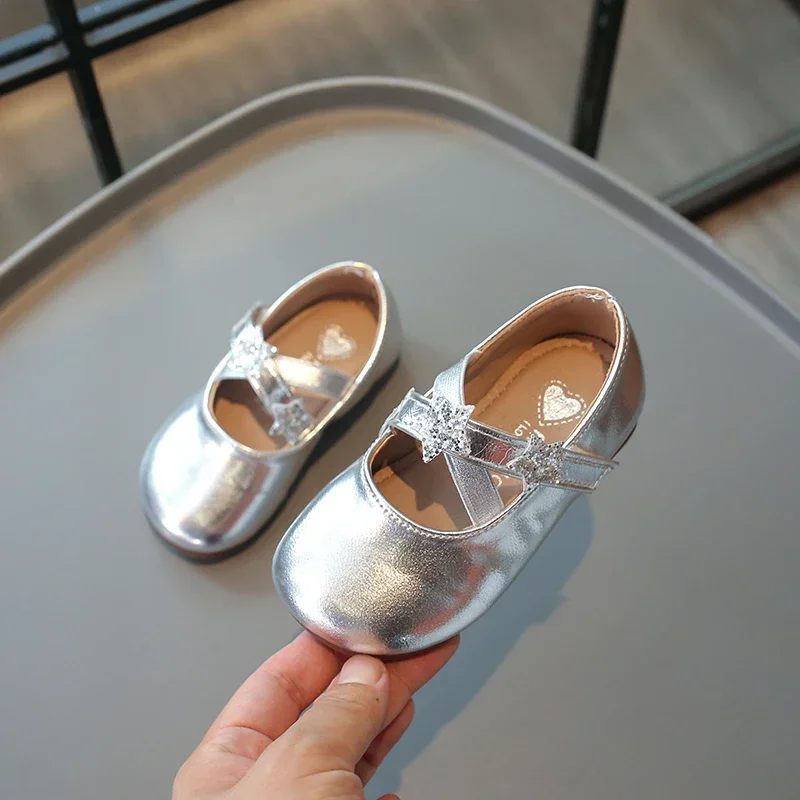 Fashion Little Girl Leather Shoes Luxury Sequins Children Causal Shoes Spring Autumn Versatile Kids Princess Ballet Flat Shoes
Fashion Little Girl Leather Shoes Luxury Sequins Children Causal Shoes Spring Autumn Versatile Kids Princess Ballet Flat Shoes