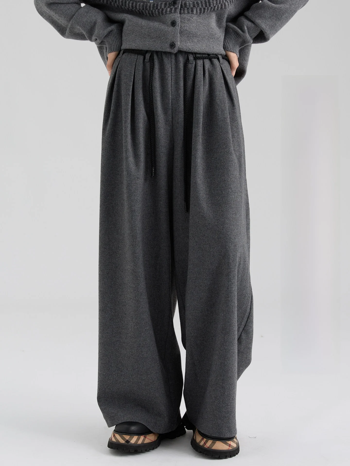 Drawwind Winter New Knitted Wool Casual Pants Women Loose Straight Leg Wide Leg Pants High Waist Commute Style Korean Version
Drawwind Winter New Knitted Wool Casual Pants Women Loose Straight Leg Wide Leg Pants High Waist Commute Style Korean Version