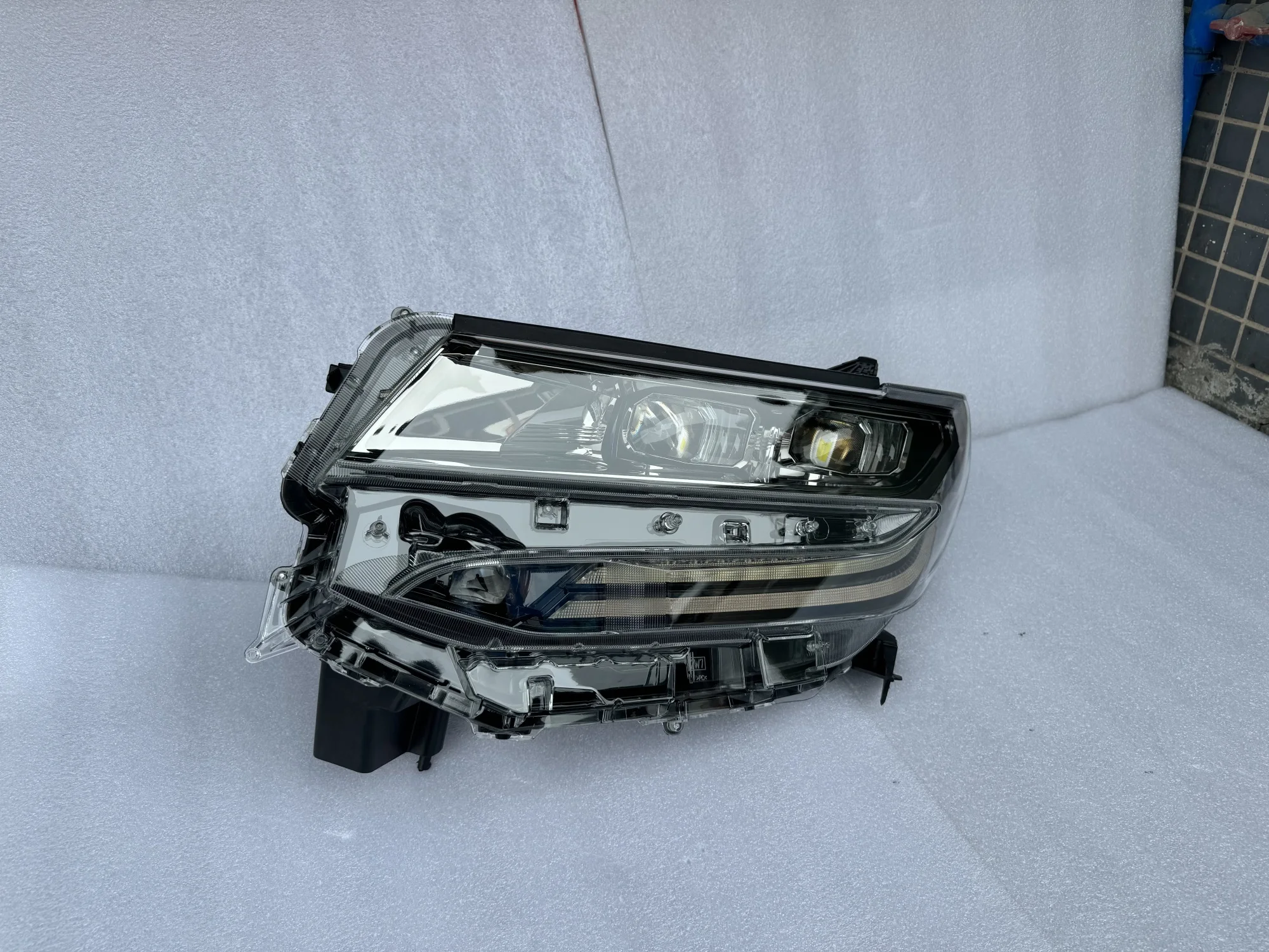 Высококачественные фары, подходящие для светодиодных фар Toyota Alphard 2018-2022, система освещения, светодиодные фары Alphard
Высококачественные фары, подходящие для светодиодных фар Toyota Alphard 2018-2022, система освещения, светодиодные фары Alphard