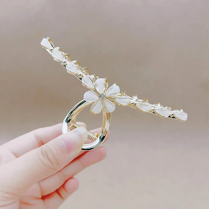 High-end Daisy flower hair clips, elegant large hair clips, shark clips, women's clips, updo hair clips
High-end Daisy flower hair clips, elegant large hair clips, shark clips, women's clips, updo hair clips