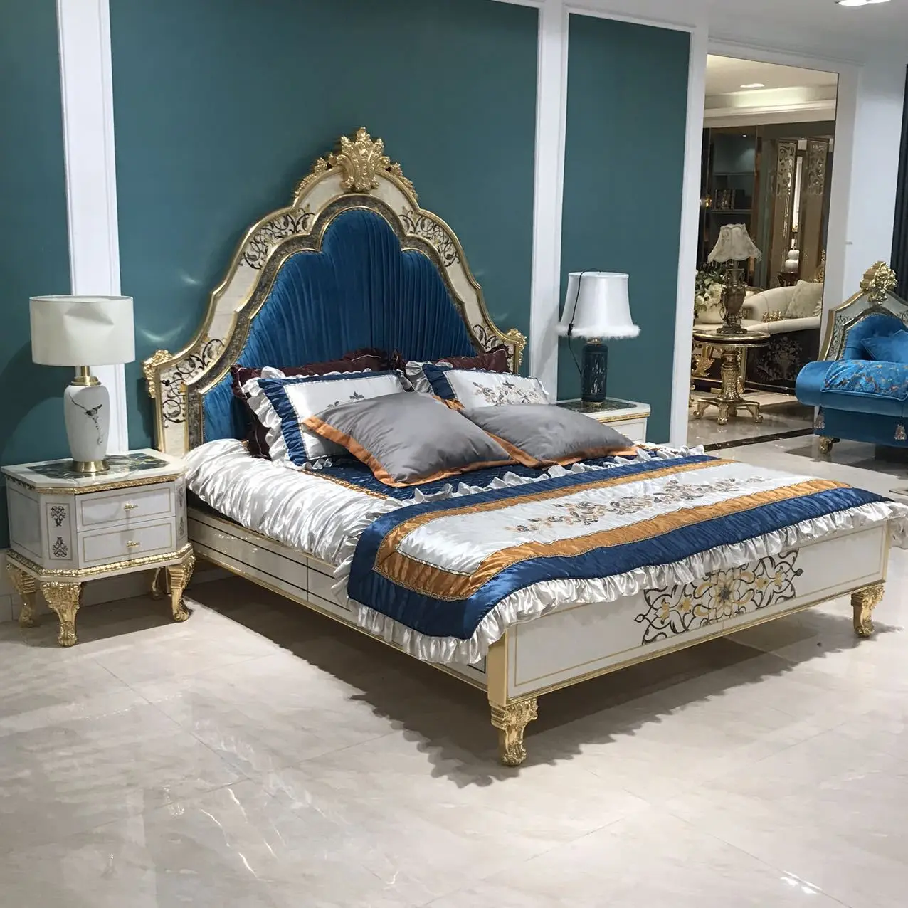 Parquet French double bed master bedroom bed solid wood carving flower European fabric
Parquet French double bed master bedroom bed solid wood carving flower European fabric