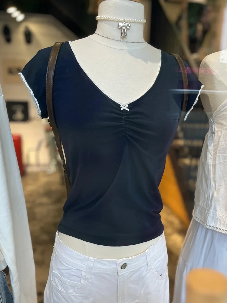 Black Lace Trim Slim Short Sleeve Tees Women Summer Folds Bow V-neck Cotton Cropped T-shirts Preppy Style Sweet Crop Top Y2k 
Black Lace Trim Slim Short Sleeve Tees Women Summer Folds Bow V-neck Cotton Cropped T-shirts Preppy Style Sweet Crop Top Y2k
