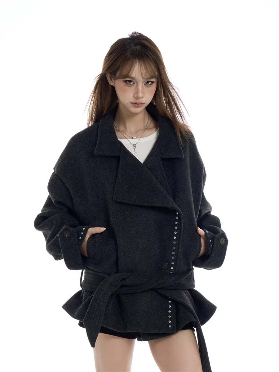 Американское ретро-пальто из шерсти с заклепками, женское, осенне-зимнее, с поясом, миди, элегантное, премиум-класса, верхняя одежда
Американское ретро-пальто из шерсти с заклепками, женское, осенне-зимнее, с поясом, миди, элегантное, премиум-класса, верхняя одежда