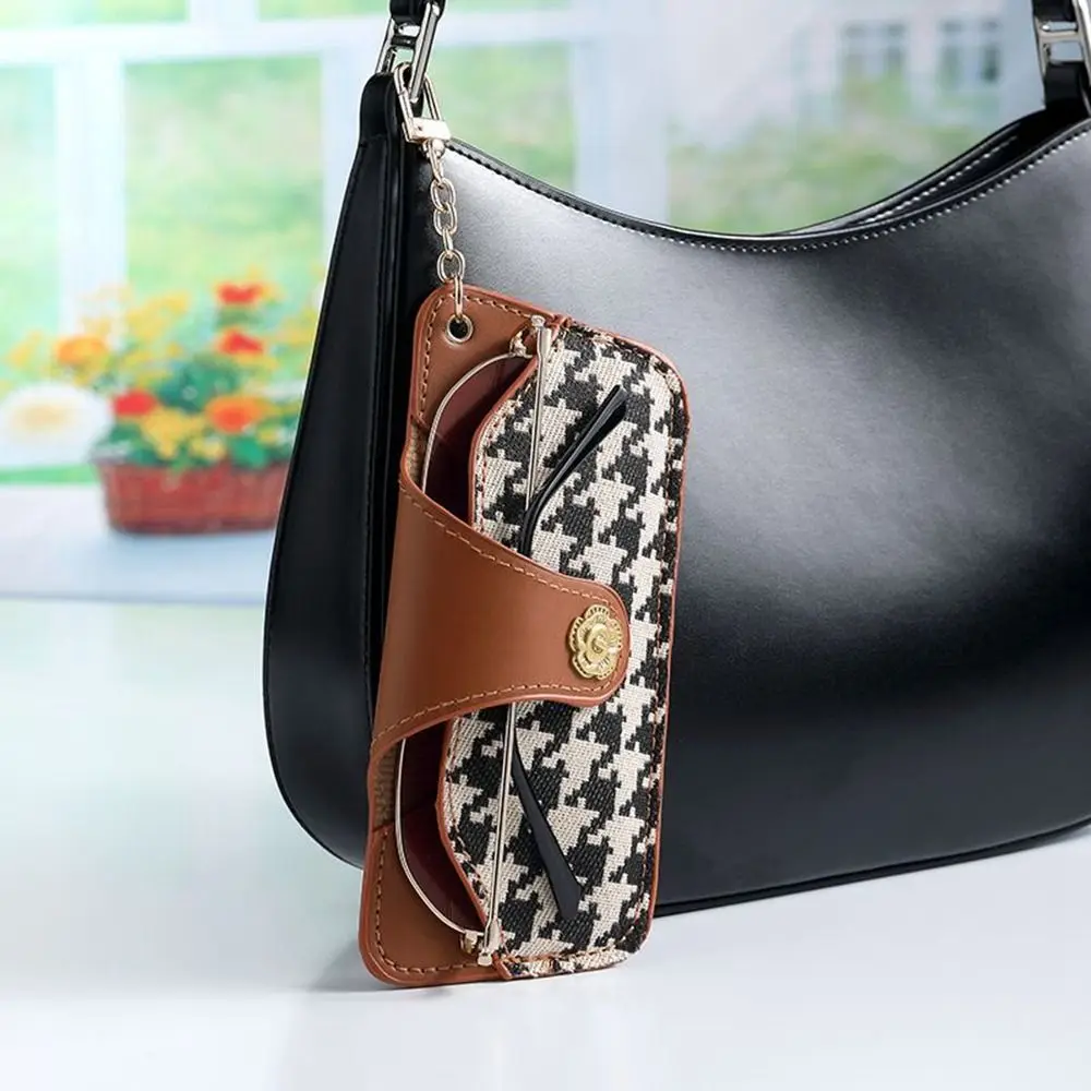 Printing Houndstooth Glasses Bag Korean Style Sunglasses Pouch Glasses Storage Bag Eyewear Protector Case with Hanging Buckle
Printing Houndstooth Glasses Bag Korean Style Sunglasses Pouch Glasses Storage Bag Eyewear Protector Case with Hanging Buckle