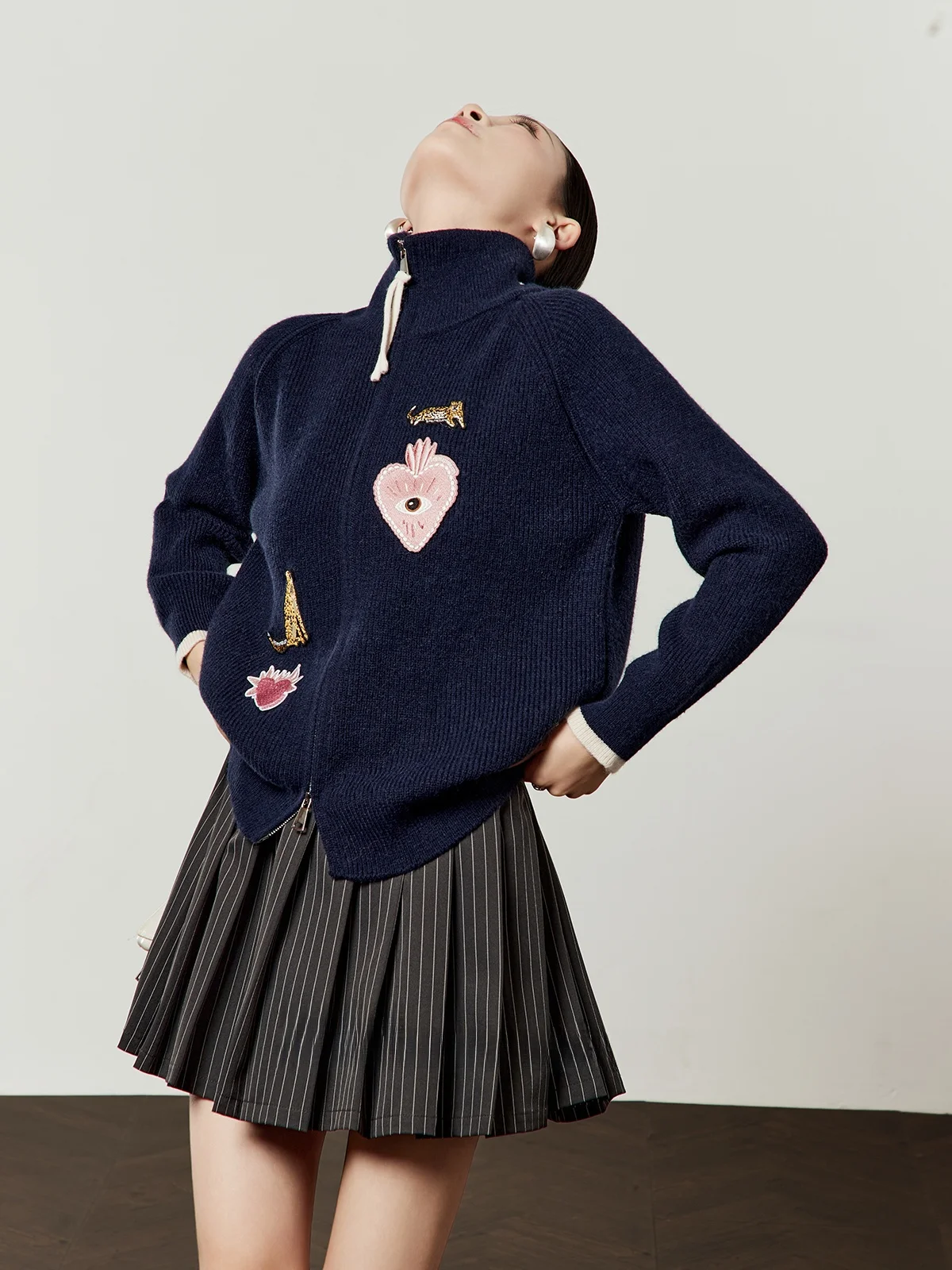 Свободный женский свитер на весну 2026 года, новинка, винтажный, с нашивкой в виде сердца, вязаный, с длинными рукавами, стандартный крой, верхняя одежда
Свободный женский свитер на весну 2026 года, новинка, винтажный, с нашивкой в виде сердца, вязаный, с длинными рукавами, стандартный крой, верхняя одежда