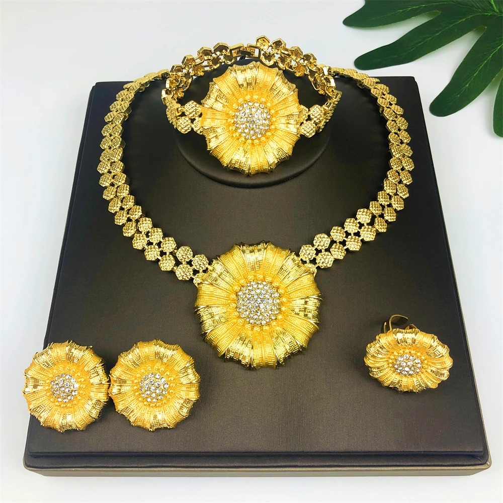 Italy 18K Gold Plated Jewelry Set For Women Classic Design Flower Pendant Necklace Earrings Bangle And Ring 4PCS Set Jewelry
Italy 18K Gold Plated Jewelry Set For Women Classic Design Flower Pendant Necklace Earrings Bangle And Ring 4PCS Set Jewelry