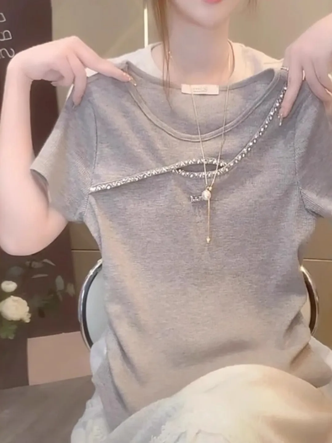 Unique Hollow out Short Sleeve T-Shirt Women's Summer plus Size Beautiful Sparkling Drill Embellished Slimming Trendy Top
Unique Hollow out Short Sleeve T-Shirt Women's Summer plus Size Beautiful Sparkling Drill Embellished Slimming Trendy Top