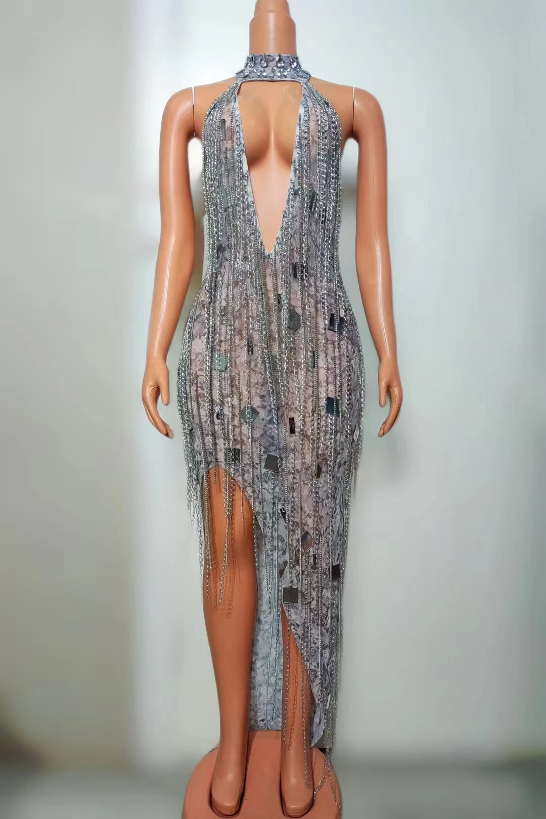 Hanging Neck Exposed Back Deep y Holow OutSlanted High Cross Jumpsuit Long Skirt ChainSinger Model Performance Costume A634
Hanging Neck Exposed Back Deep y Holow OutSlanted High Cross Jumpsuit Long Skirt ChainSinger Model Performance Costume A634