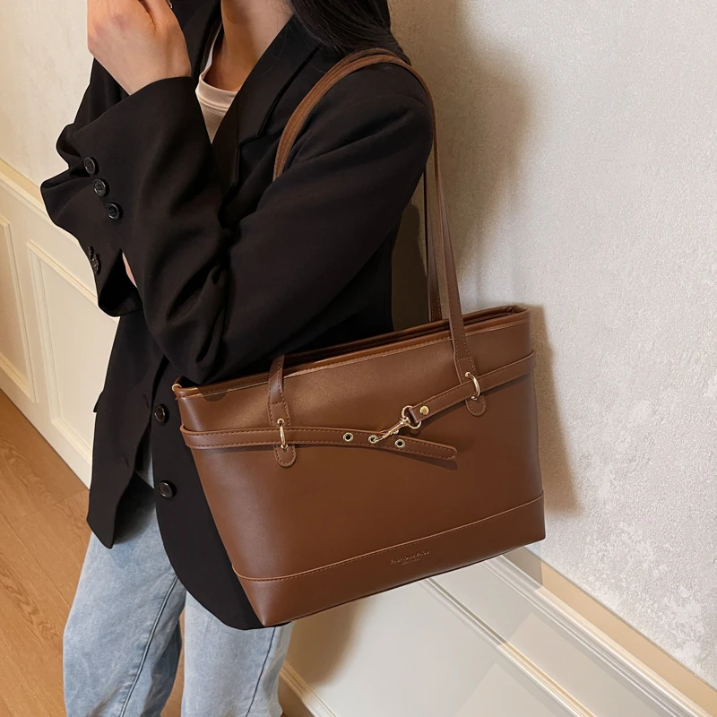 Minimalist Designer Diaper Bag Women Crossbody Messenger Bag Luxury Brand Handbag Elegant Vintage Large Capacity Leather Tote
Minimalist Designer Diaper Bag Women Crossbody Messenger Bag Luxury Brand Handbag Elegant Vintage Large Capacity Leather Tote