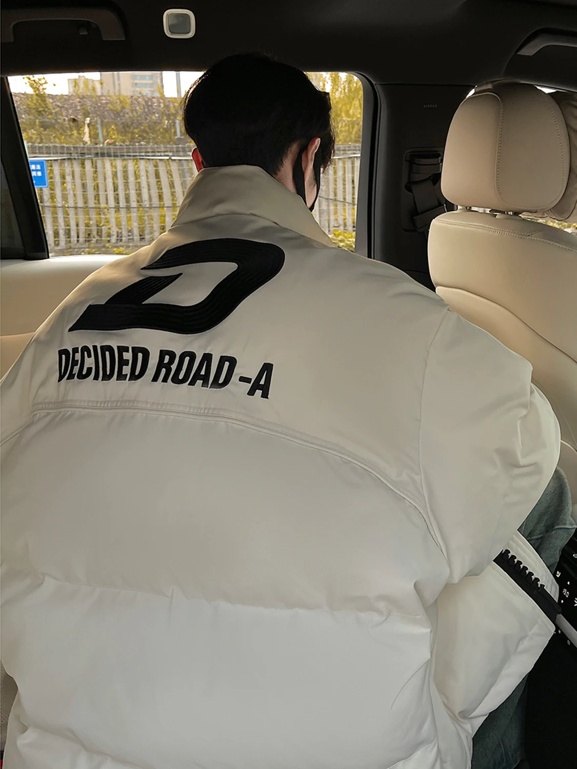 Утепленная хлопковая куртка для подростков: зимняя теплая куртка с воротником-стойкой, вышивкой и модным дизайном для молодежи
Утепленная хлопковая куртка для подростков: зимняя теплая куртка с воротником-стойкой, вышивкой и модным дизайном для молодежи