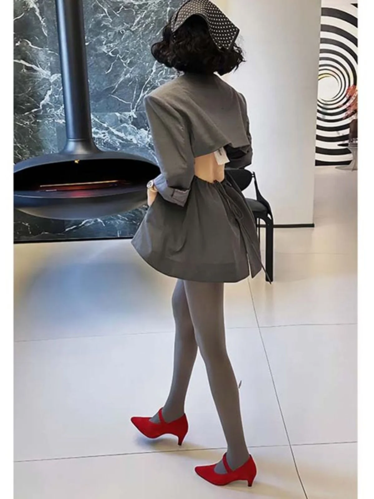 Gray Slim Fit Women's Suit Jacket Thin Outerwear Early Autumn Fashion Design Street Style Small Western Clothes Backless
Gray Slim Fit Women's Suit Jacket Thin Outerwear Early Autumn Fashion Design Street Style Small Western Clothes Backless