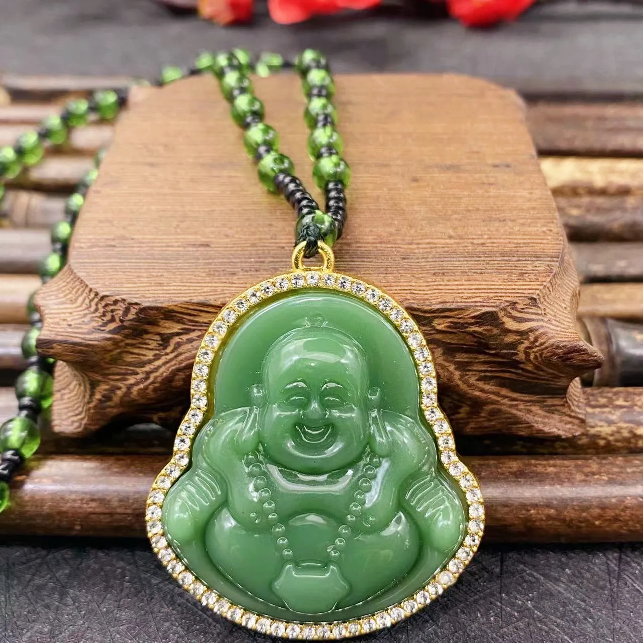Green Jade Buddha Pendant Necklaces Women Amulet Chinese Style Maitreya Necklace Jewelry New Sweater Style Drop Wholesale
Green Jade Buddha Pendant Necklaces Women Amulet Chinese Style Maitreya Necklace Jewelry New Sweater Style Drop Wholesale
