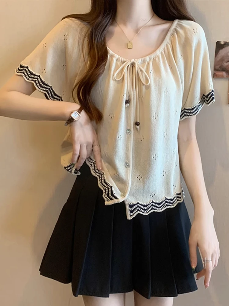 2025 Fashion Vintage Thin Cardigan Lace-up Single Breasted Short Sleeve Knit Crop Top Oversized Summer Design Women Clothing New
2025 Fashion Vintage Thin Cardigan Lace-up Single Breasted Short Sleeve Knit Crop Top Oversized Summer Design Women Clothing New