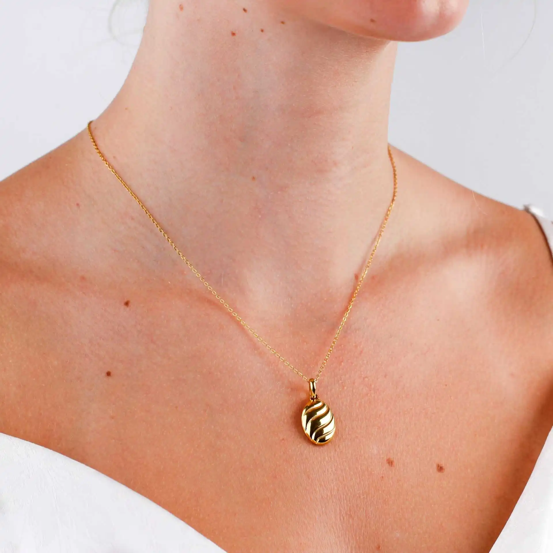 Summer Distinctive Croissant Dome Necklace Flat Pendant Necklace Fashion Niche Jewelry Women
Summer Distinctive Croissant Dome Necklace Flat Pendant Necklace Fashion Niche Jewelry Women