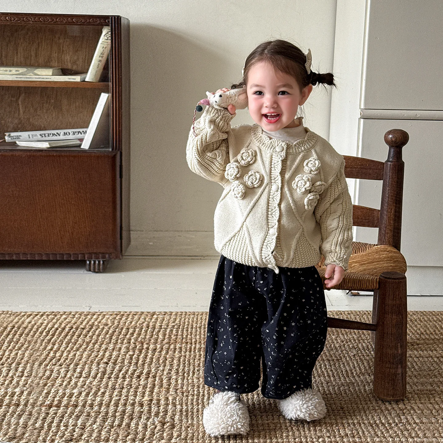 Girls Top Autumn New Style Three-dimensional Flower Knitted Fashion Casual Sweet Versatile Fashion Temperament Daily Wear
Girls Top Autumn New Style Three-dimensional Flower Knitted Fashion Casual Sweet Versatile Fashion Temperament Daily Wear