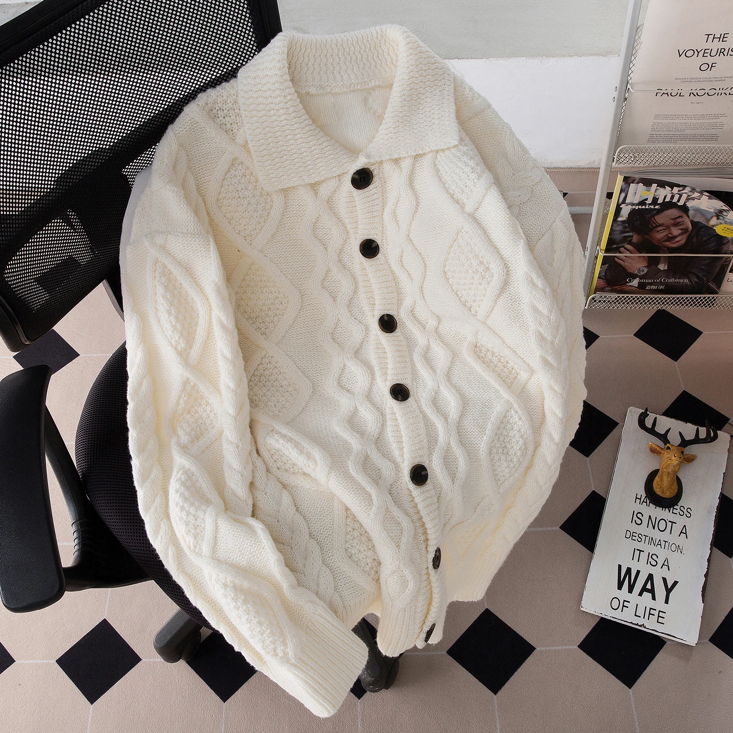 Loose Knitted Cardigan Men's Autumn Winter Vintage Twist Flower Button Collar Sweater Outerwear Soft Fabric Casual Sle
Loose Knitted Cardigan Men's Autumn Winter Vintage Twist Flower Button Collar Sweater Outerwear Soft Fabric Casual Sle