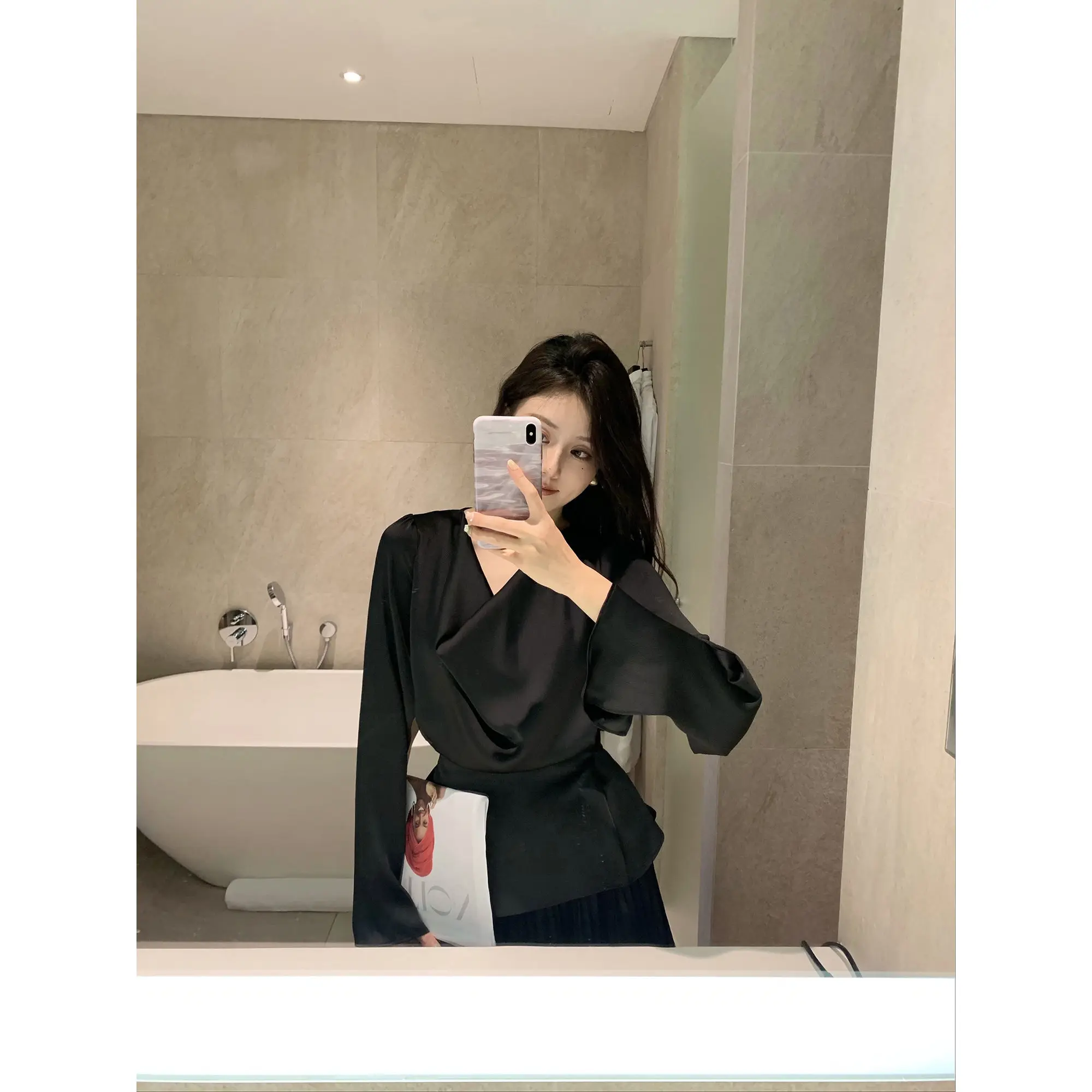 2025 French Style Satin Blouse Tie Waist Draped Neck Shirt Women Elegant Fall Top
2025 French Style Satin Blouse Tie Waist Draped Neck Shirt Women Elegant Fall Top