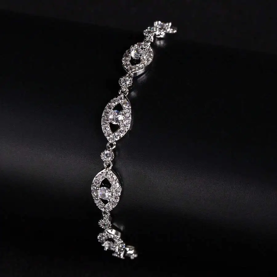 Stylish Hollow Design Women’s Adjustable Bracelet With Cubic Zirconia, 16.5+1.5cm Length, Detachable Clasp For Daily Or Event
Stylish Hollow Design Women’s Adjustable Bracelet With Cubic Zirconia, 16.5+1.5cm Length, Detachable Clasp For Daily Or Event