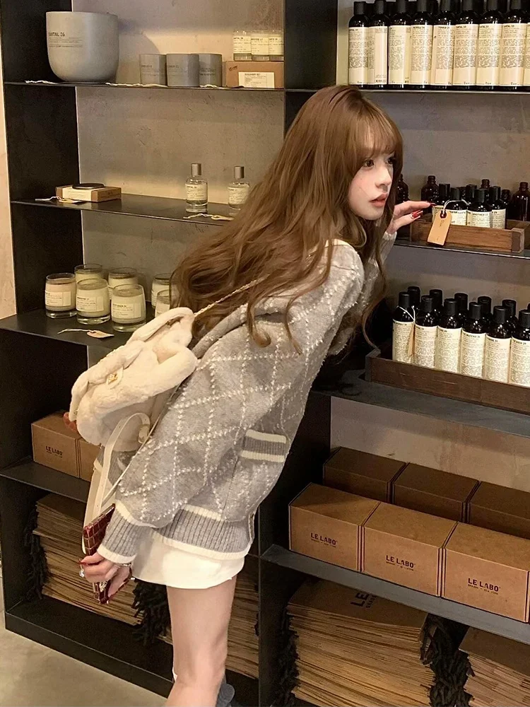 Женский вязаный кардиган повседневный, удлиненный, миди, с узором, свитер, верхняя одежда, удобный крой
Женский вязаный кардиган повседневный, удлиненный, миди, с узором, свитер, верхняя одежда, удобный крой