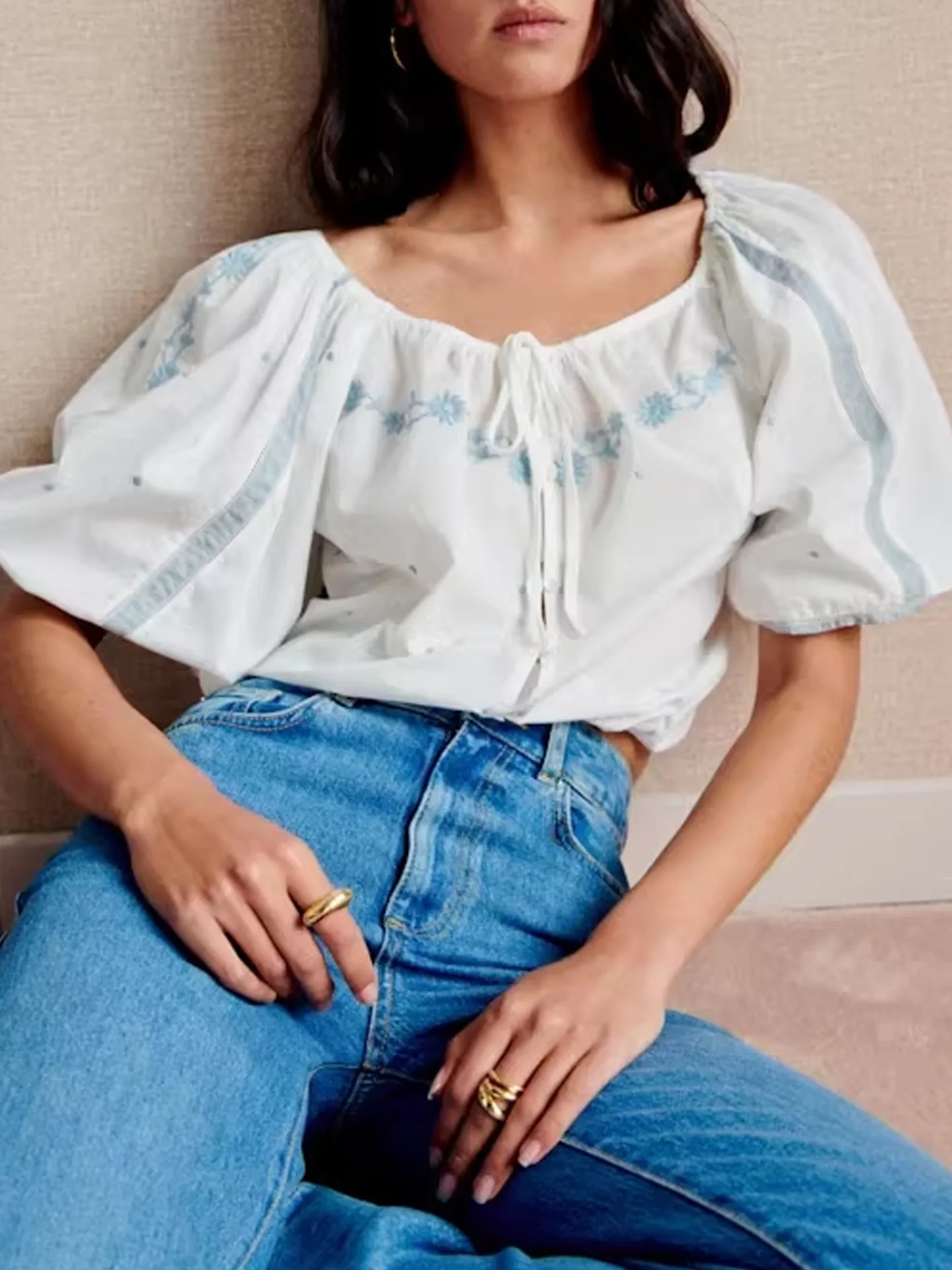 Withered Short Sleeved Shirt For Spring And Summer 2026 New Product: Countryside Floral Embroidery Loose Casual Bubble Sleeve
Withered Short Sleeved Shirt For Spring And Summer 2026 New Product: Countryside Floral Embroidery Loose Casual Bubble Sleeve