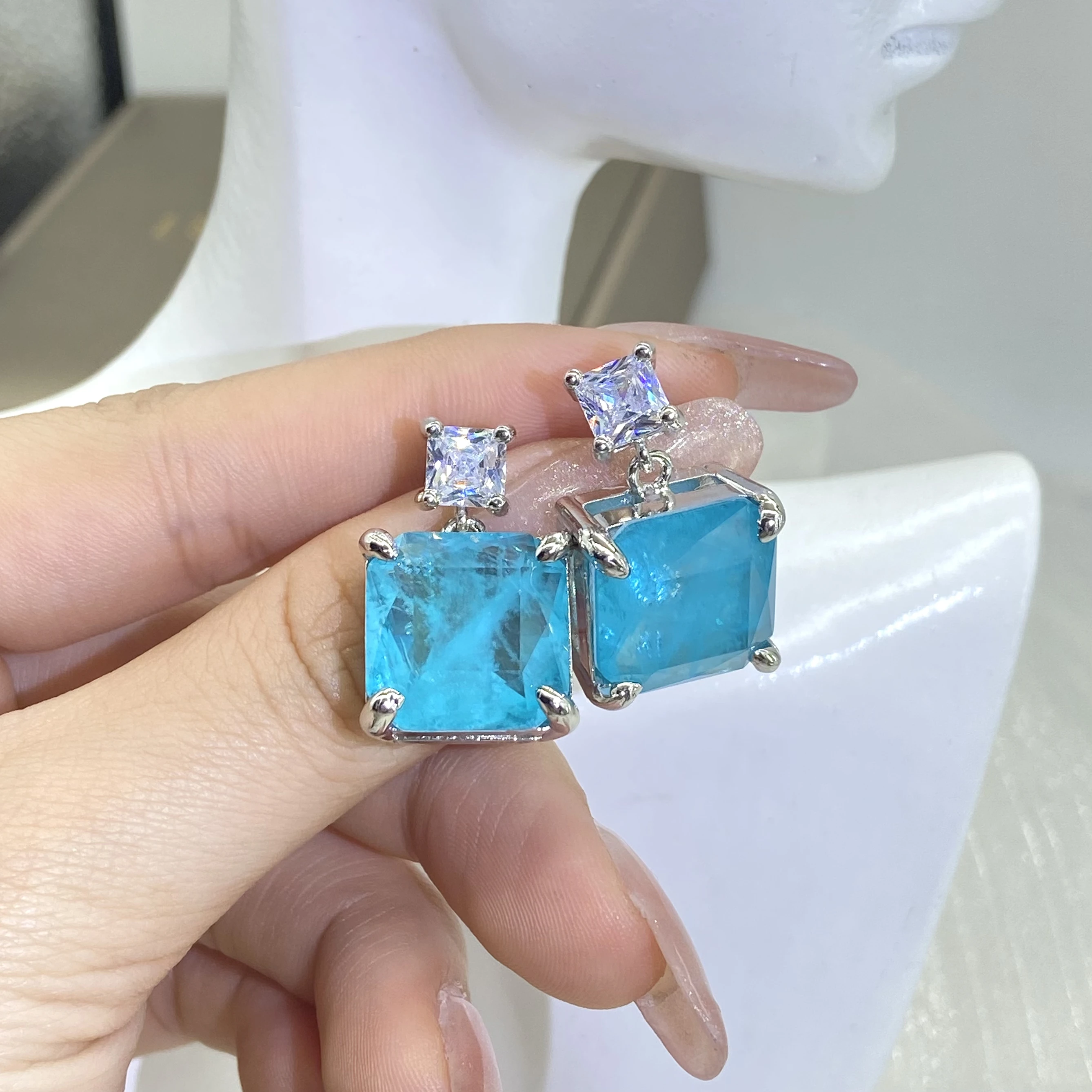 2022 NEW Trend Paraíba Square Sapphire Full Diamond Stud Earrings For Women Geometric Zirconia Valentine's Day Gift Jewelry
2022 NEW Trend Paraíba Square Sapphire Full Diamond Stud Earrings For Women Geometric Zirconia Valentine's Day Gift Jewelry