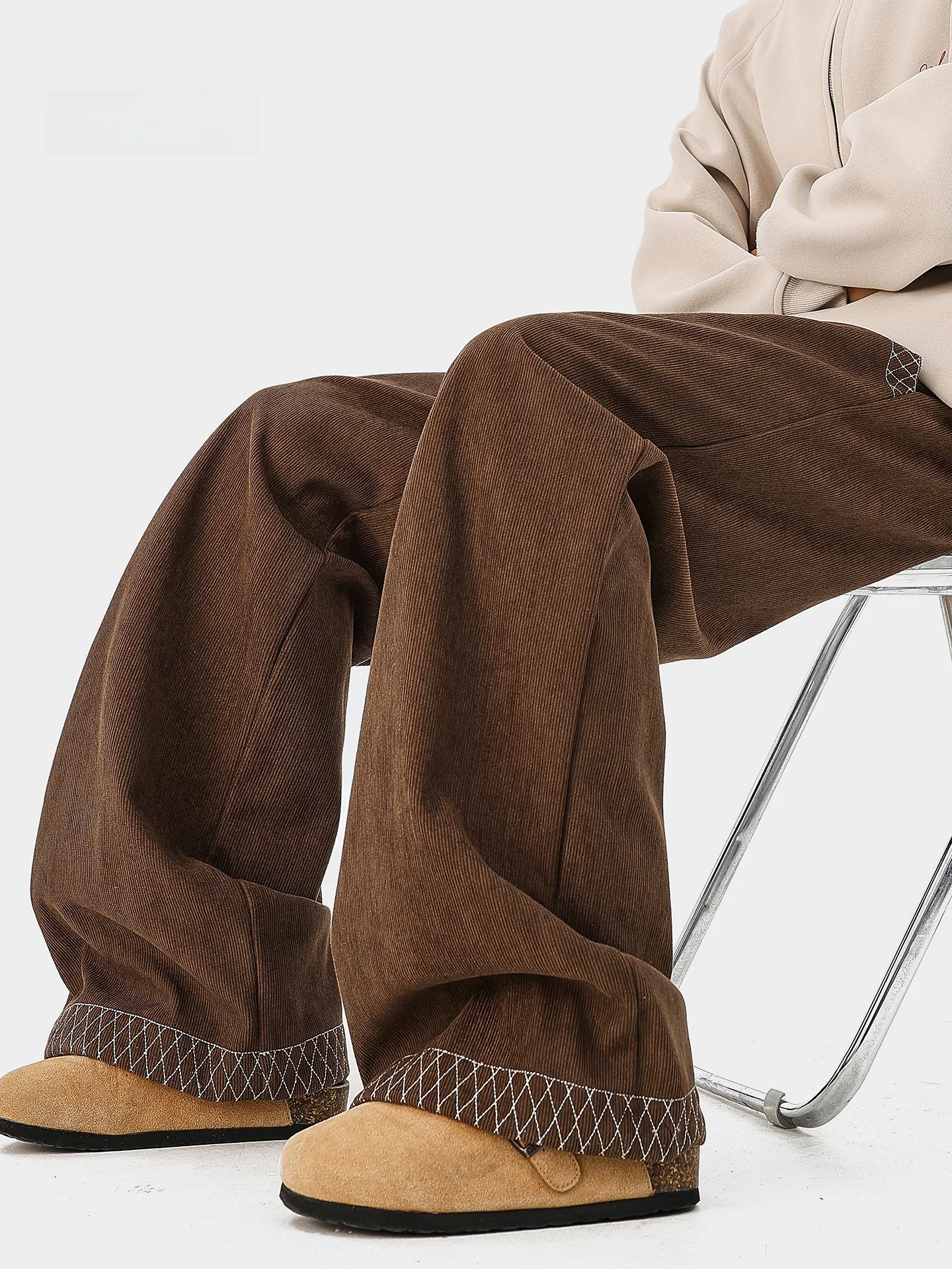 Мужские зимние повседневные брюки из вельвета в стиле ретро, утепленные флисом, с широкими штанинами, модный уличный дизайн, трендовый бренд, для отдыха
Мужские зимние повседневные брюки из вельвета в стиле ретро, утепленные флисом, с широкими штанинами, модный уличный дизайн, трендовый бренд, для отдыха