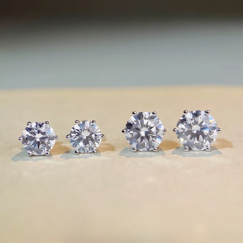 S925 Silver Classic Six Claw Mosang Earrings Back Cover Earrings 1 Carat Mosang Stone Earrings Women's Wedding Jewelry
S925 Silver Classic Six Claw Mosang Earrings Back Cover Earrings 1 Carat Mosang Stone Earrings Women's Wedding Jewelry