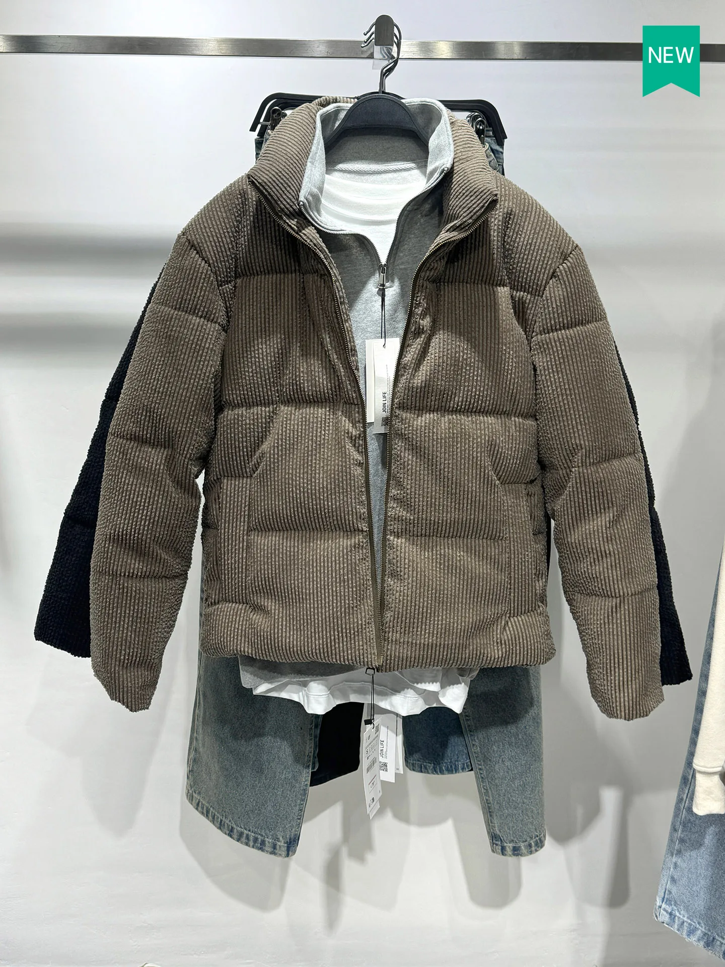 Men's Thiened Corduroy Bunting Jaet Stand Collar Quilted Cotton Coat Winter New Sle Casual Faion Warm Outerwear
Men's Thiened Corduroy Bunting Jaet Stand Collar Quilted Cotton Coat Winter New Sle Casual Faion Warm Outerwear