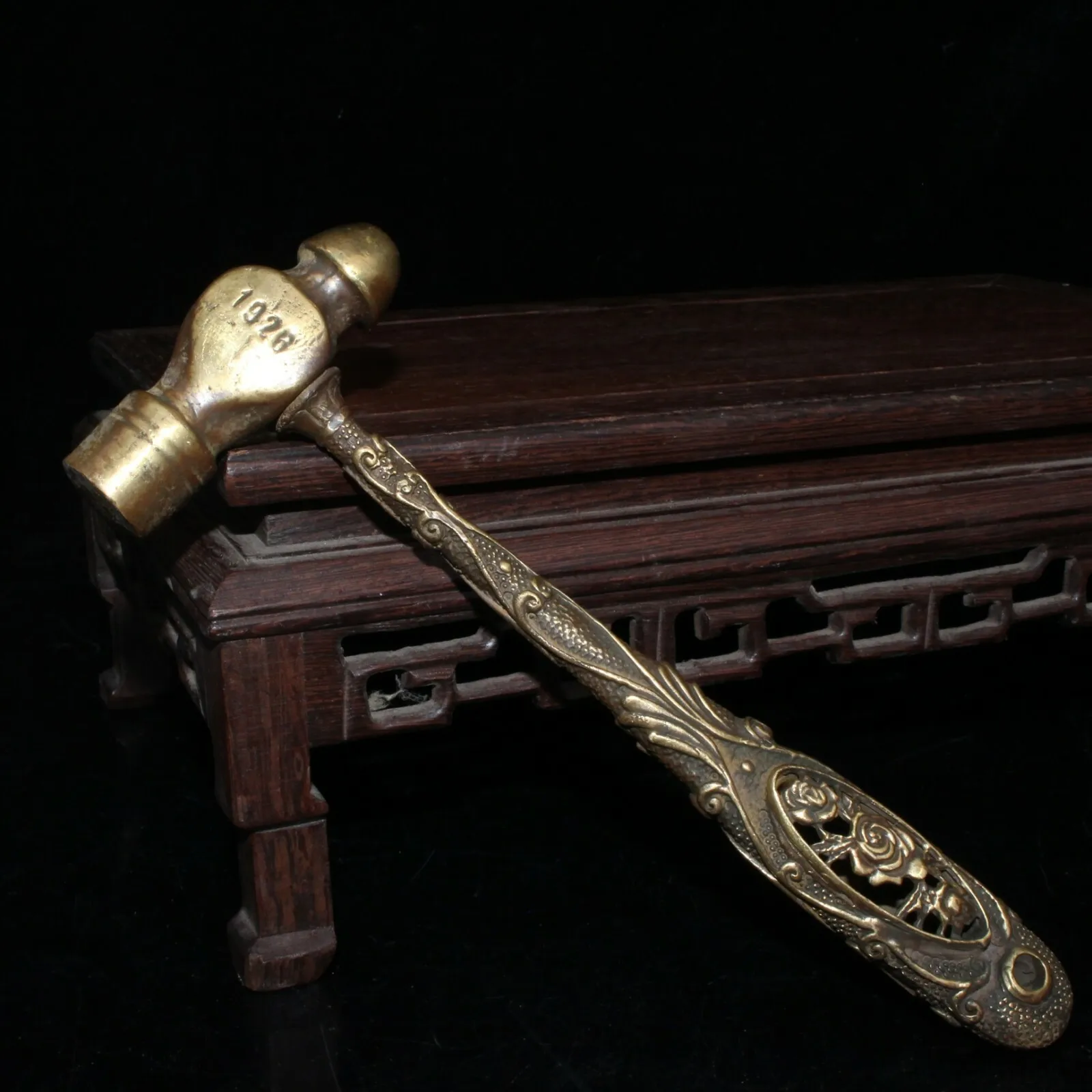 Collect China Dynasty palace old copper carve flower Statue tool hammer
Collect China Dynasty palace old copper carve flower Statue tool hammer