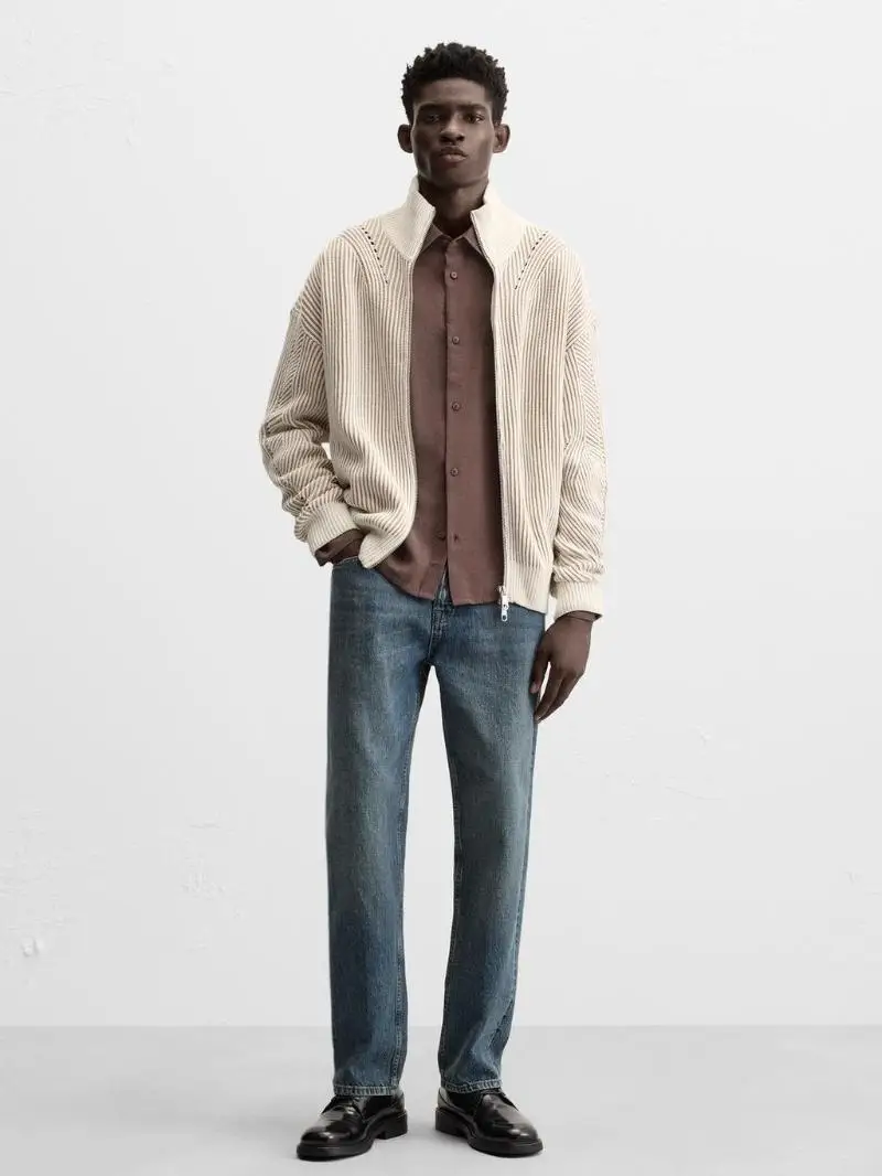 Мужской приталенный вязаный кардиган с длинным рукавом на осень-зиму, новинка, фактурный, в стиле колор-блок, молодежный, базовый, стильный.
Мужской приталенный вязаный кардиган с длинным рукавом на осень-зиму, новинка, фактурный, в стиле колор-блок, молодежный, базовый, стильный.