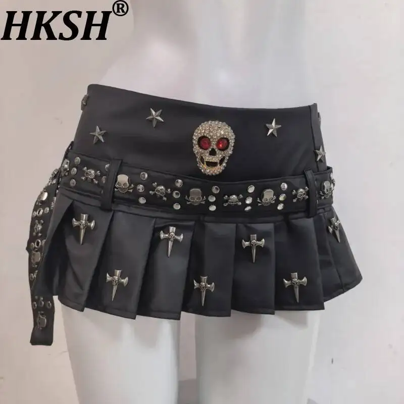 HKSH Women Mini Skirt Punk Y2K Sexy Rivet PU Leather Pleated Design Niche Hip Hop Low Waist Dark Style Ins Skirts Summer HK23967
HKSH Women Mini Skirt Punk Y2K Sexy Rivet PU Leather Pleated Design Niche Hip Hop Low Waist Dark Style Ins Skirts Summer HK23967