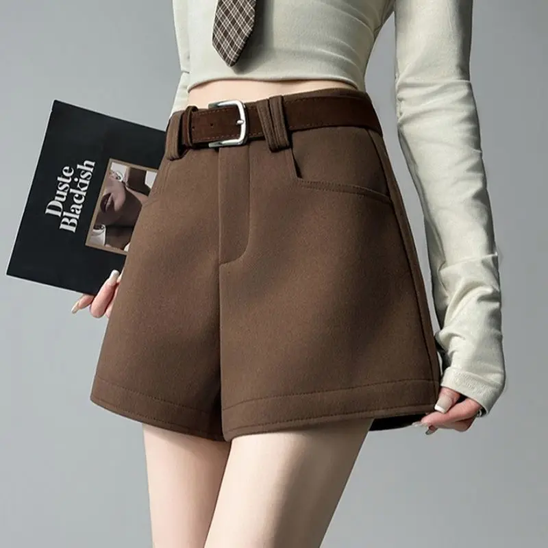 Fashionable commuting suit shorts women's autumn and winter new slimming solid color wide leg versatile casual shorts
Fashionable commuting suit shorts women's autumn and winter new slimming solid color wide leg versatile casual shorts