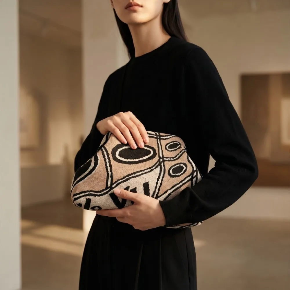 Trendy Knitted Material Large Capacity Clutch Bag Printed Clip Closure Handbag Convenient Fashion Leopard Cosmetic Bag Evening
Trendy Knitted Material Large Capacity Clutch Bag Printed Clip Closure Handbag Convenient Fashion Leopard Cosmetic Bag Evening