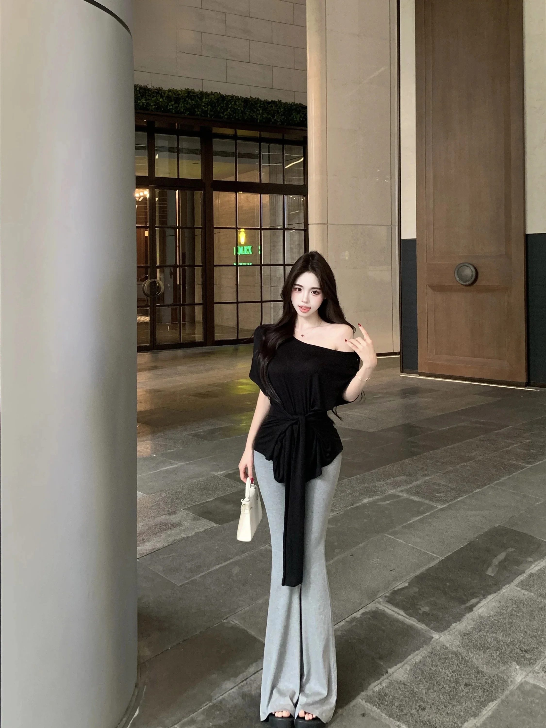 Black Shoulder Tie T-Shirt Top Women's Summer Fashion Set Slimming Bell Bottom Pants Two Piece Set Front Back Wear Short Sleeve
Black Shoulder Tie T-Shirt Top Women's Summer Fashion Set Slimming Bell Bottom Pants Two Piece Set Front Back Wear Short Sleeve