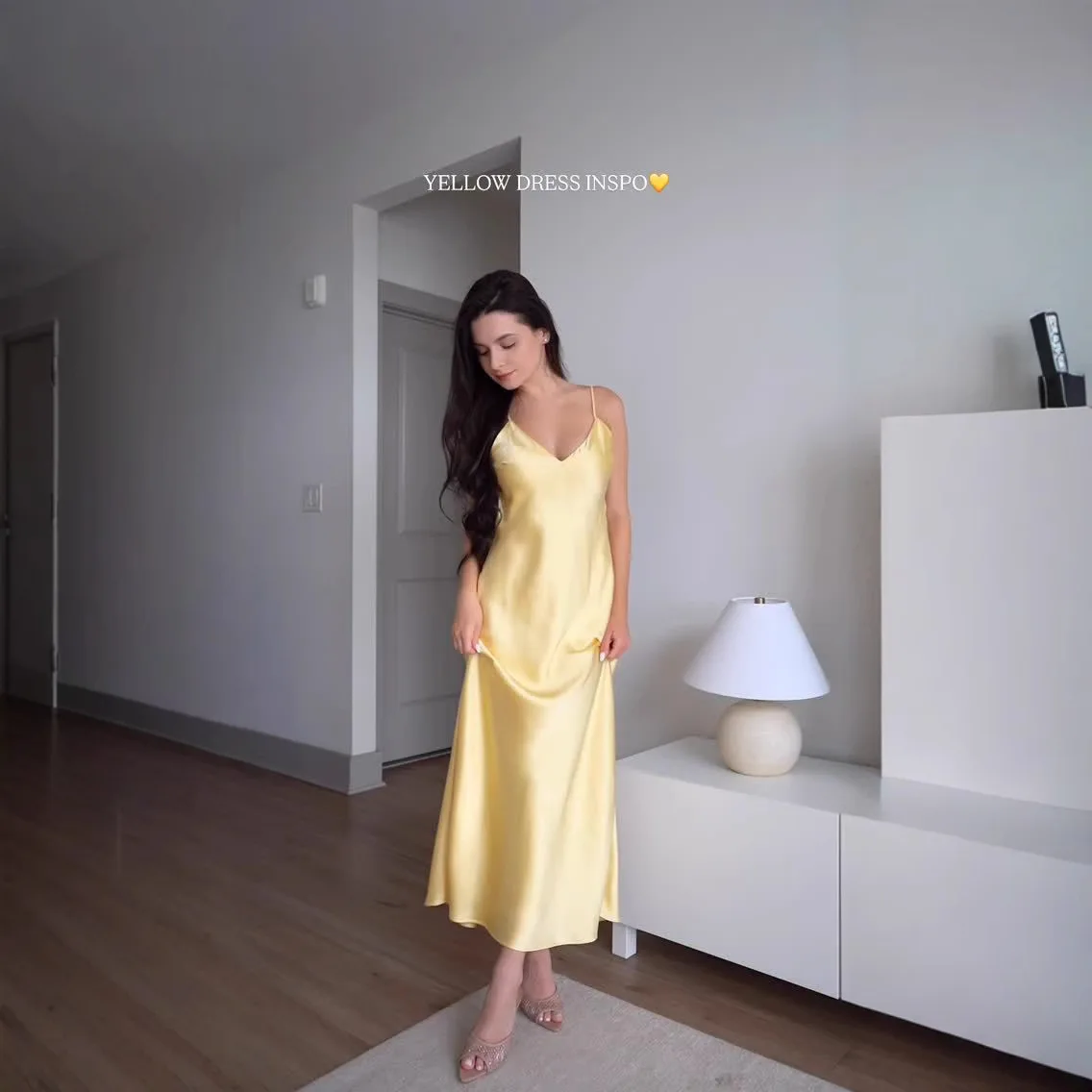Chic Women Summer New Yellow Stain V Neck Sling Dress Elegant Sleeveless Loose Maxi Robes 2025 New Ladies Party Holiday Dresses
Chic Women Summer New Yellow Stain V Neck Sling Dress Elegant Sleeveless Loose Maxi Robes 2025 New Ladies Party Holiday Dresses