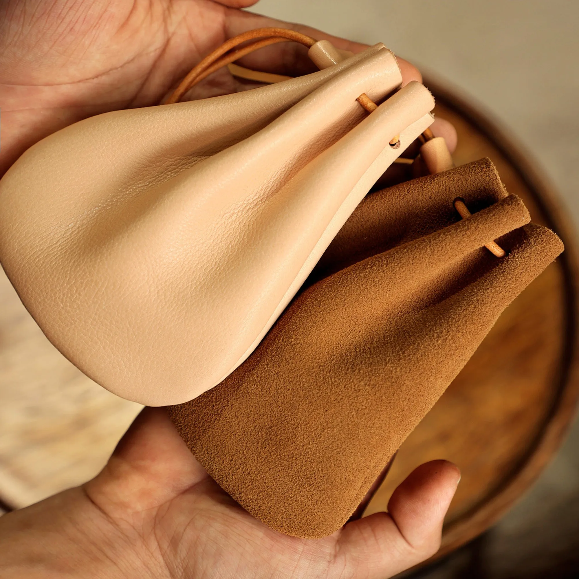 Vegetable Tanned Top Layer Leather Drawstring Coin Purse Handmade Unisex Genuine Leather Change Pouch Small Jewelry Storage Bag
Vegetable Tanned Top Layer Leather Drawstring Coin Purse Handmade Unisex Genuine Leather Change Pouch Small Jewelry Storage Bag