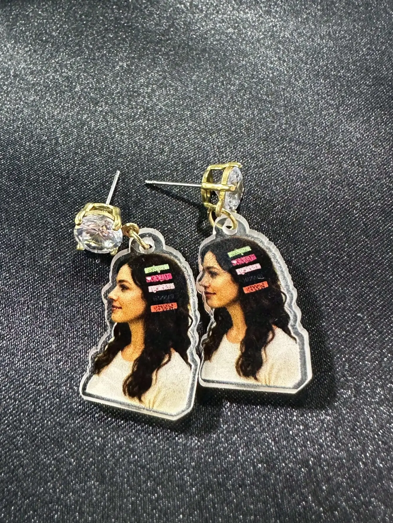 1 Pair Customized Photo Face Wedding Earrings, Elegant Bridal Style, Customizable Portrait/Color Round Shape With Photo Pendant
1 Pair Customized Photo Face Wedding Earrings, Elegant Bridal Style, Customizable Portrait/Color Round Shape With Photo Pendant