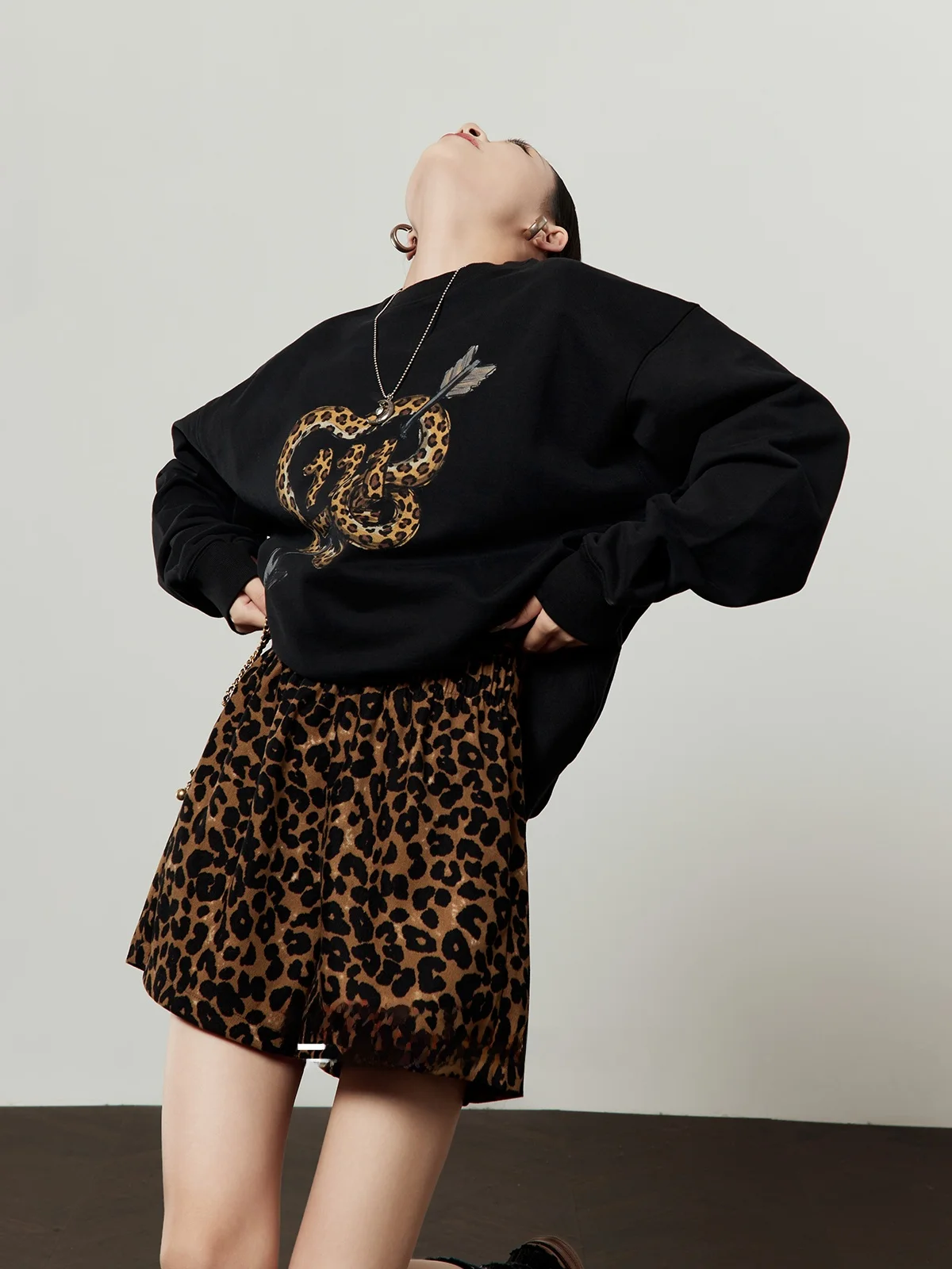 Loose Fit round Neck Sweatshirt Black Snake Arrow Design Women's Spring 2026 Casual Style Long Sleeve Hoodie Girls Fashion
Loose Fit round Neck Sweatshirt Black Snake Arrow Design Women's Spring 2026 Casual Style Long Sleeve Hoodie Girls Fashion