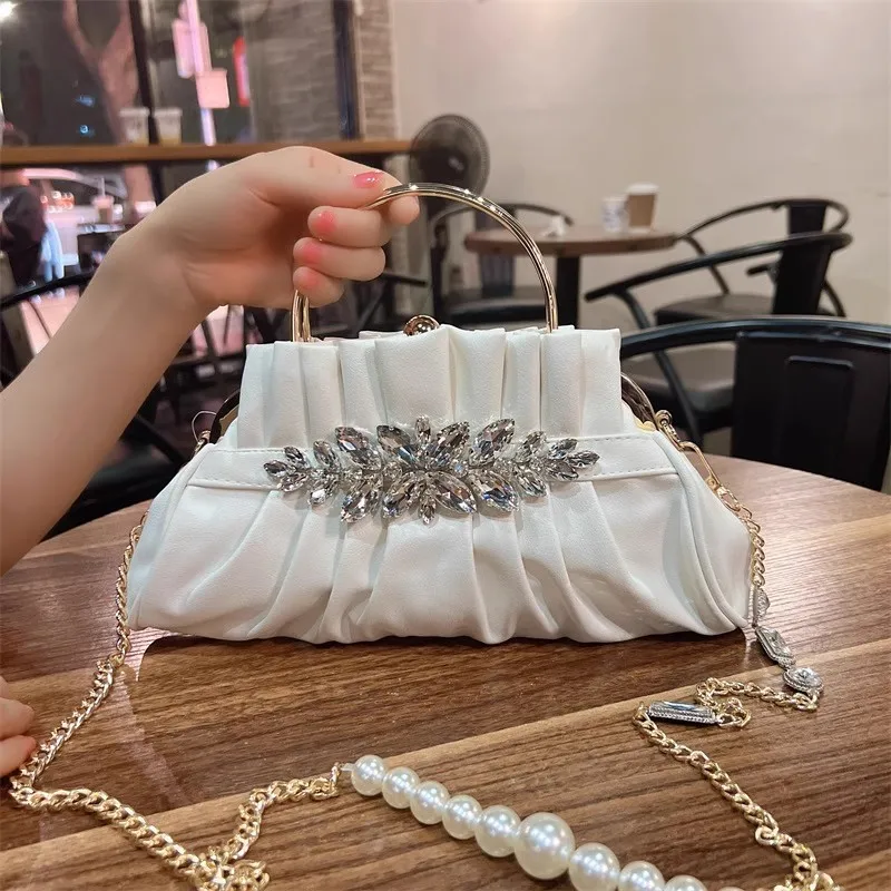 Spring and Summer New Leather Surface Water Diamond Pearl Chain Handbag Banquet Dress Versatile One Shoulder Crossbody Women Bag
Spring and Summer New Leather Surface Water Diamond Pearl Chain Handbag Banquet Dress Versatile One Shoulder Crossbody Women Bag