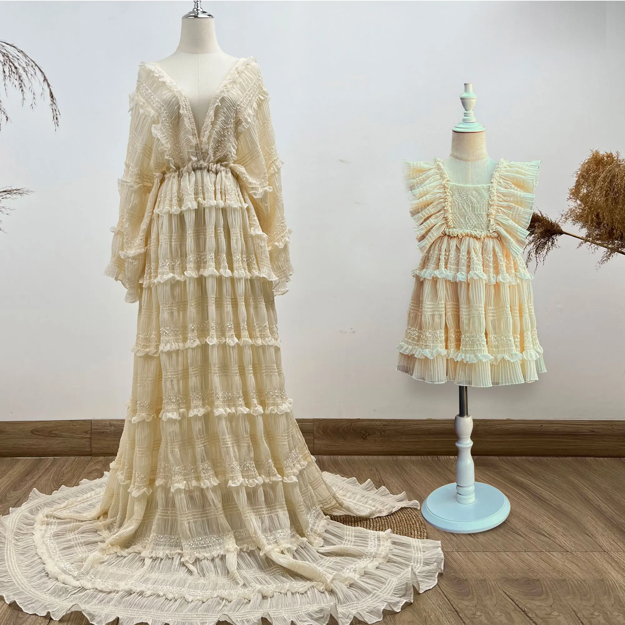Don&Judy Tiered Ruffle Maternity Evening Gown Deep V Neck Batwing Sleeve Sheer Tulle Maxi Dress with Matching Child Dress
Don&Judy Tiered Ruffle Maternity Evening Gown Deep V Neck Batwing Sleeve Sheer Tulle Maxi Dress with Matching Child Dress