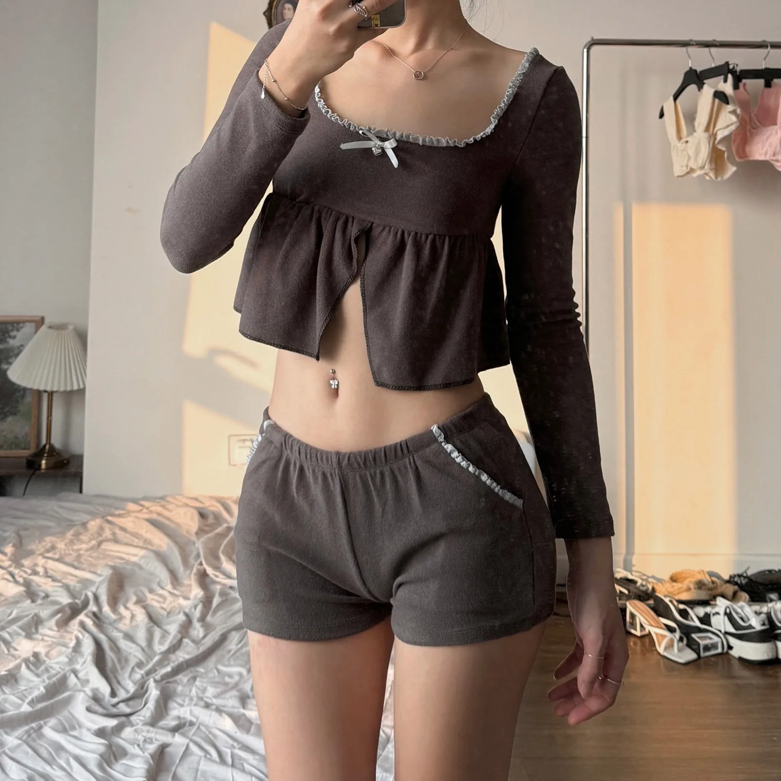 Women Spring Fall Shorts Outfits Lace Trim Sqaure Neck Long Sleeve Tops Elastic Waist Shorts 2 Pieces Y2K Clothes Set
Women Spring Fall Shorts Outfits Lace Trim Sqaure Neck Long Sleeve Tops Elastic Waist Shorts 2 Pieces Y2K Clothes Set