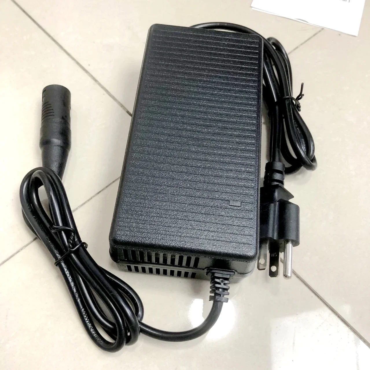High Quality Ebike Electric Bicycle Lithium Battery Charger 72V 5A 10A Fast Charger for Electric Bike
High Quality Ebike Electric Bicycle Lithium Battery Charger 72V 5A 10A Fast Charger for Electric Bike